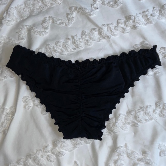 scrunched black bikini bottoms from Target - Picture 2 of 4